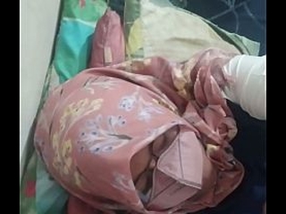 Tante Riani sepong kontol dan menikmatinya